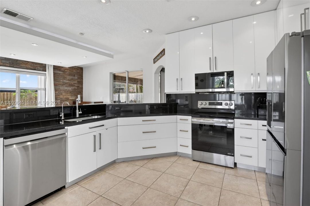 For Sale: $940,000 (5 beds, 3 baths, 2678 Square Feet)