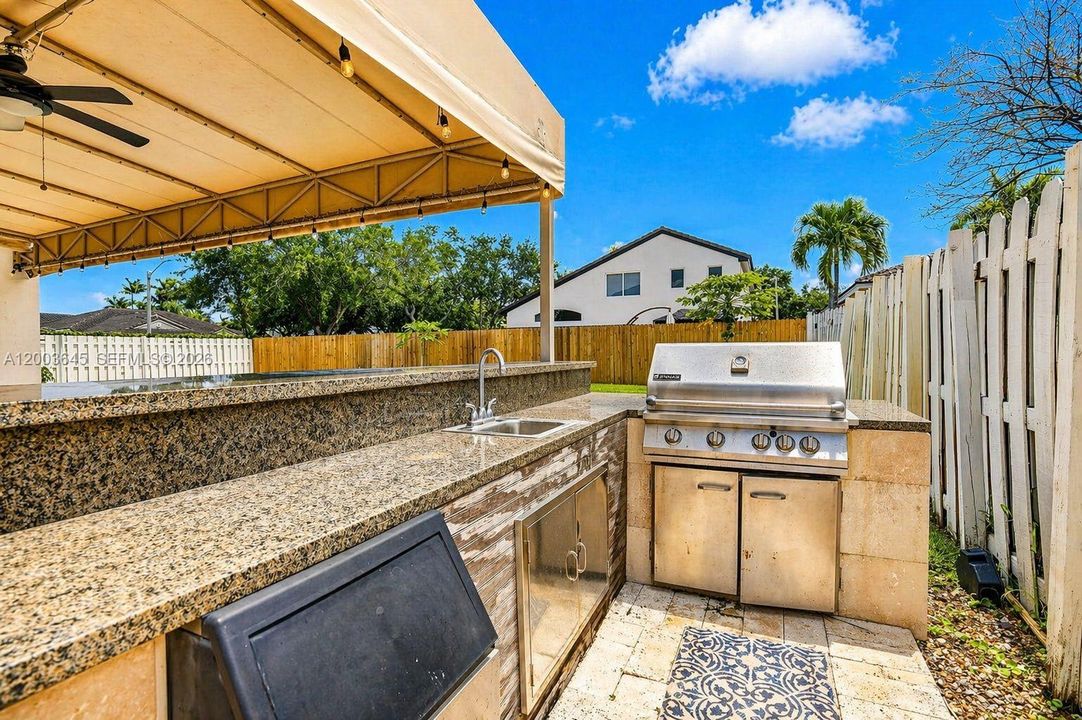 For Sale: $940,000 (5 beds, 3 baths, 2678 Square Feet)