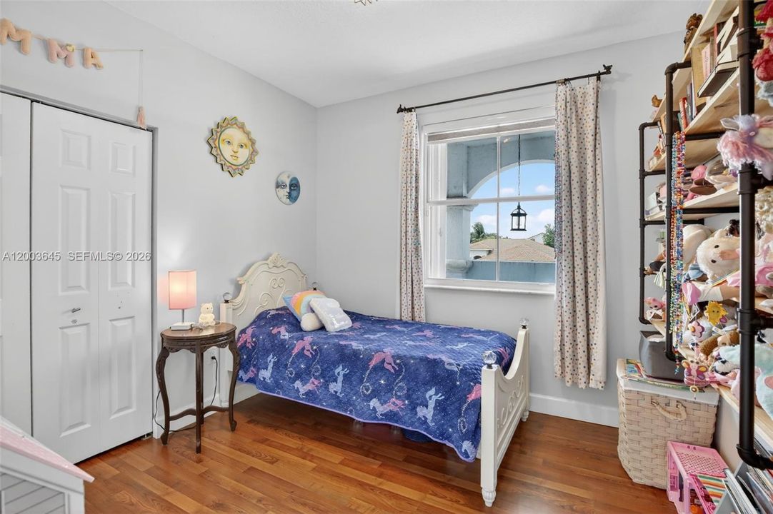 For Sale: $940,000 (5 beds, 3 baths, 2678 Square Feet)