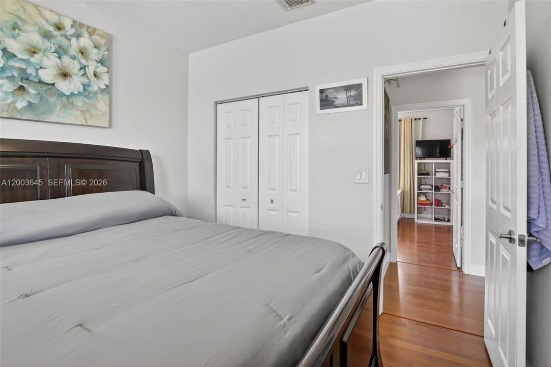 For Sale: $940,000 (5 beds, 3 baths, 2678 Square Feet)