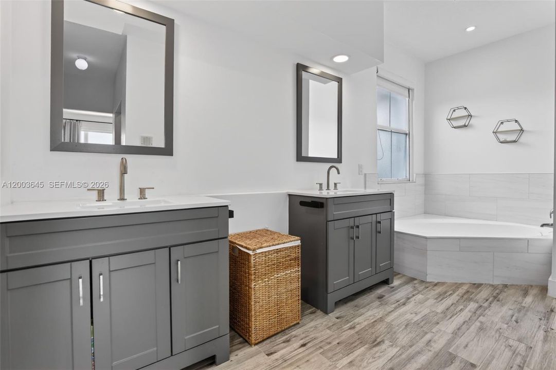 For Sale: $940,000 (5 beds, 3 baths, 2678 Square Feet)