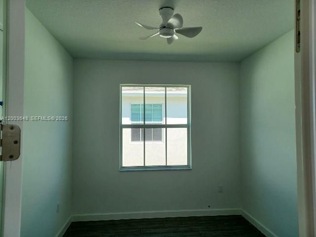 Middle bedroom with built in fan