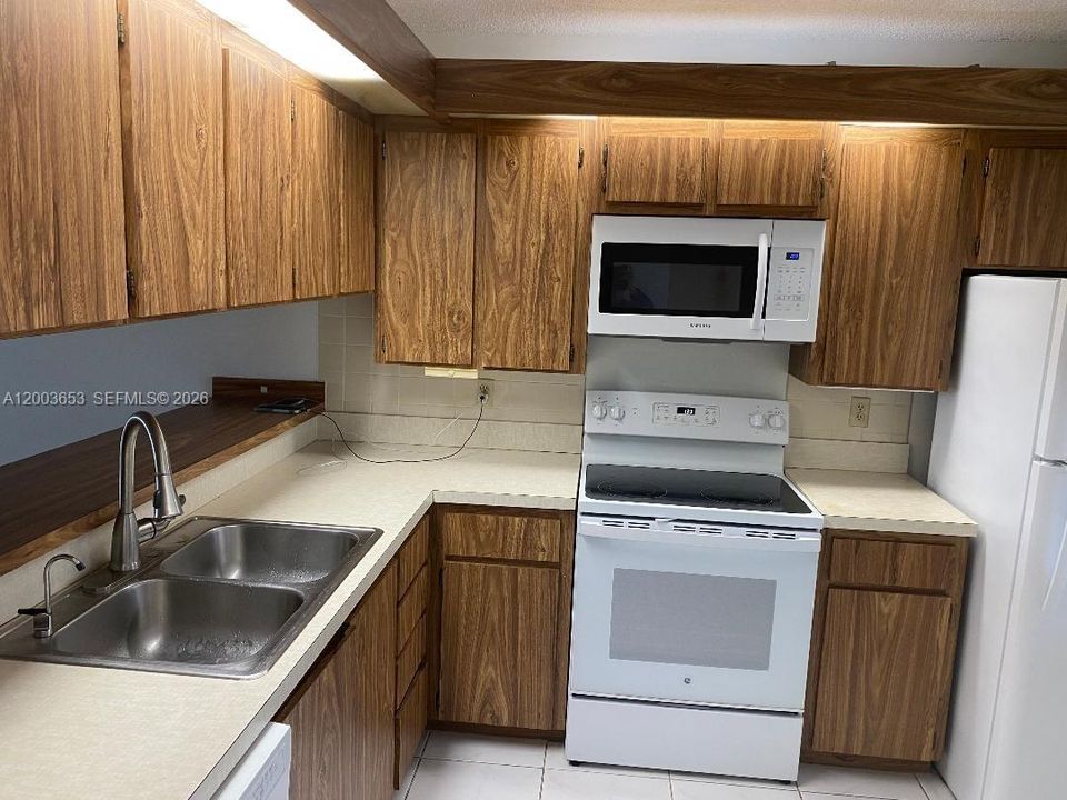 En Venta: $245,000 (2 camas, 2 baños, 1385 Pies cuadrados)