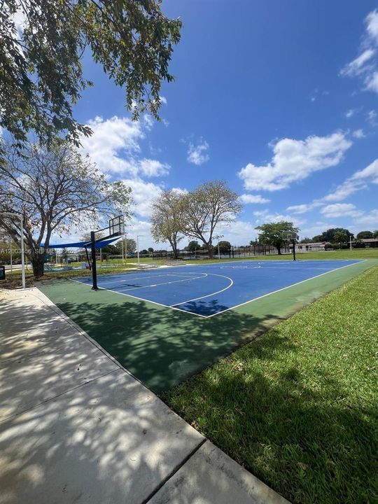Activo con contrato: $640,000 (4 camas, 2 baños, 1430 Pies cuadrados)