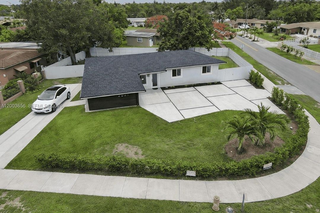 Activo con contrato: $640,000 (4 camas, 2 baños, 1430 Pies cuadrados)