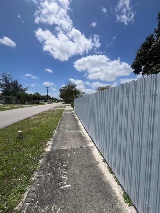 Activo con contrato: $640,000 (4 camas, 2 baños, 1430 Pies cuadrados)