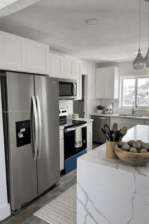 Activo con contrato: $640,000 (4 camas, 2 baños, 1430 Pies cuadrados)