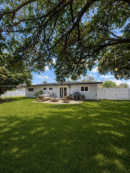 Activo con contrato: $640,000 (4 camas, 2 baños, 1430 Pies cuadrados)