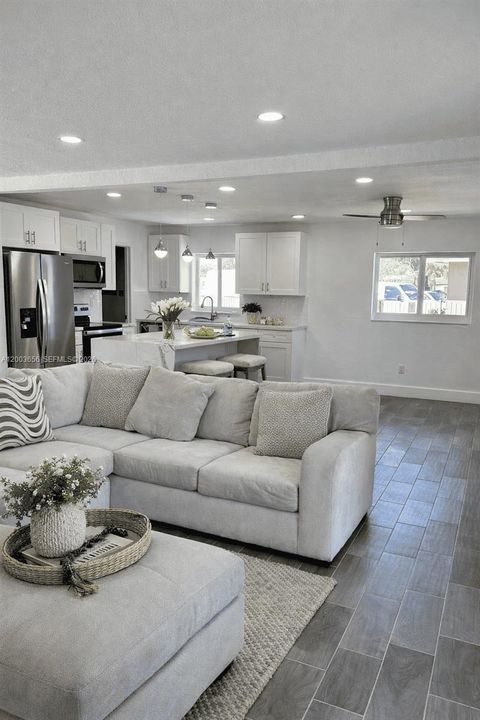 Activo con contrato: $640,000 (4 camas, 2 baños, 1430 Pies cuadrados)