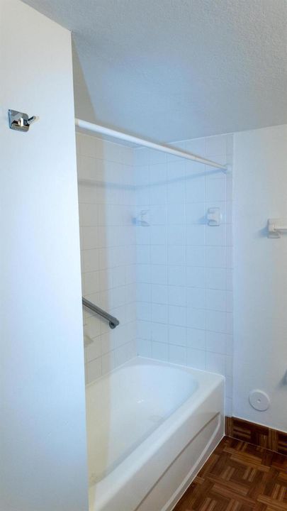 6-2nd_bathroom_homestead