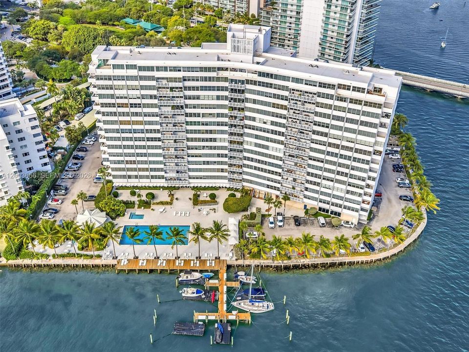 最近售出: $549,000 (1 贝兹, 1 浴室, 897 平方英尺)