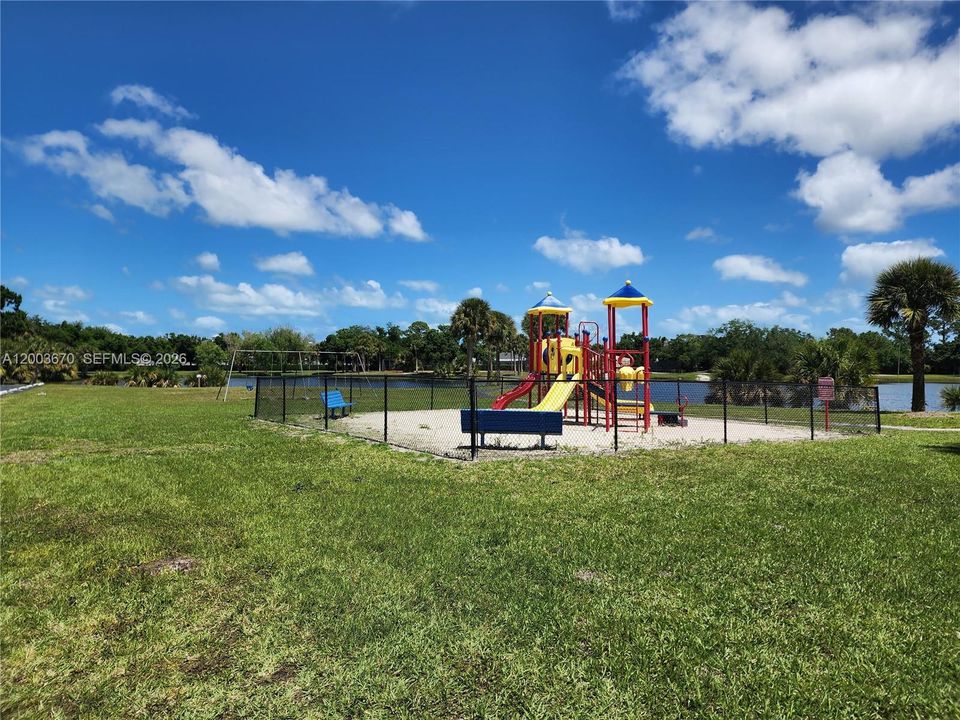 For Sale: $297,500 (3 beds, 2 baths, 1476 Square Feet)