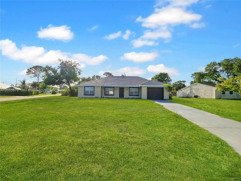 For Sale: $297,500 (3 beds, 2 baths, 1476 Square Feet)