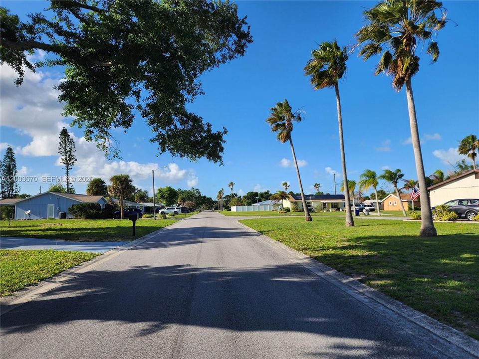 For Sale: $297,500 (3 beds, 2 baths, 1476 Square Feet)