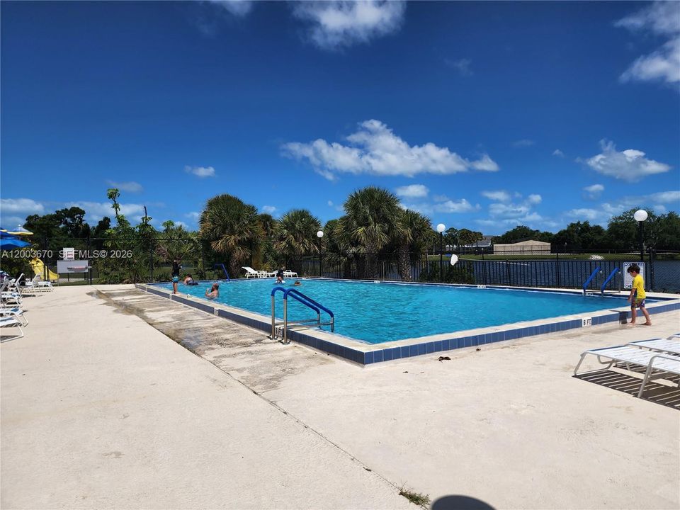 For Sale: $297,500 (3 beds, 2 baths, 1476 Square Feet)