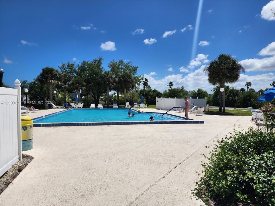 For Sale: $297,500 (3 beds, 2 baths, 1476 Square Feet)