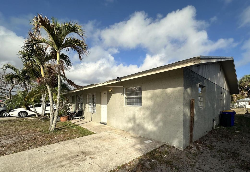 Exterior front corner 2