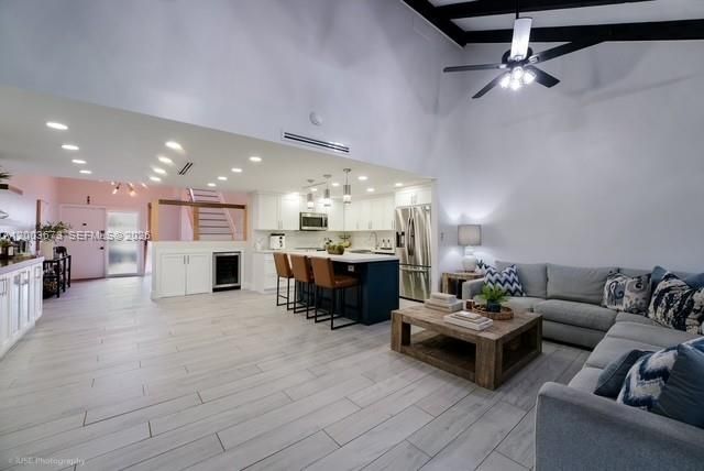 Activo con contrato: $525,000 (3 camas, 3 baños, 1686 Pies cuadrados)