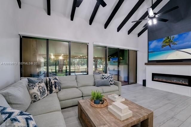 Activo con contrato: $525,000 (3 camas, 3 baños, 1686 Pies cuadrados)