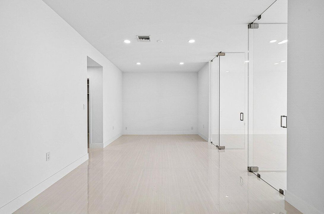 026-4887BocaireBoulevard