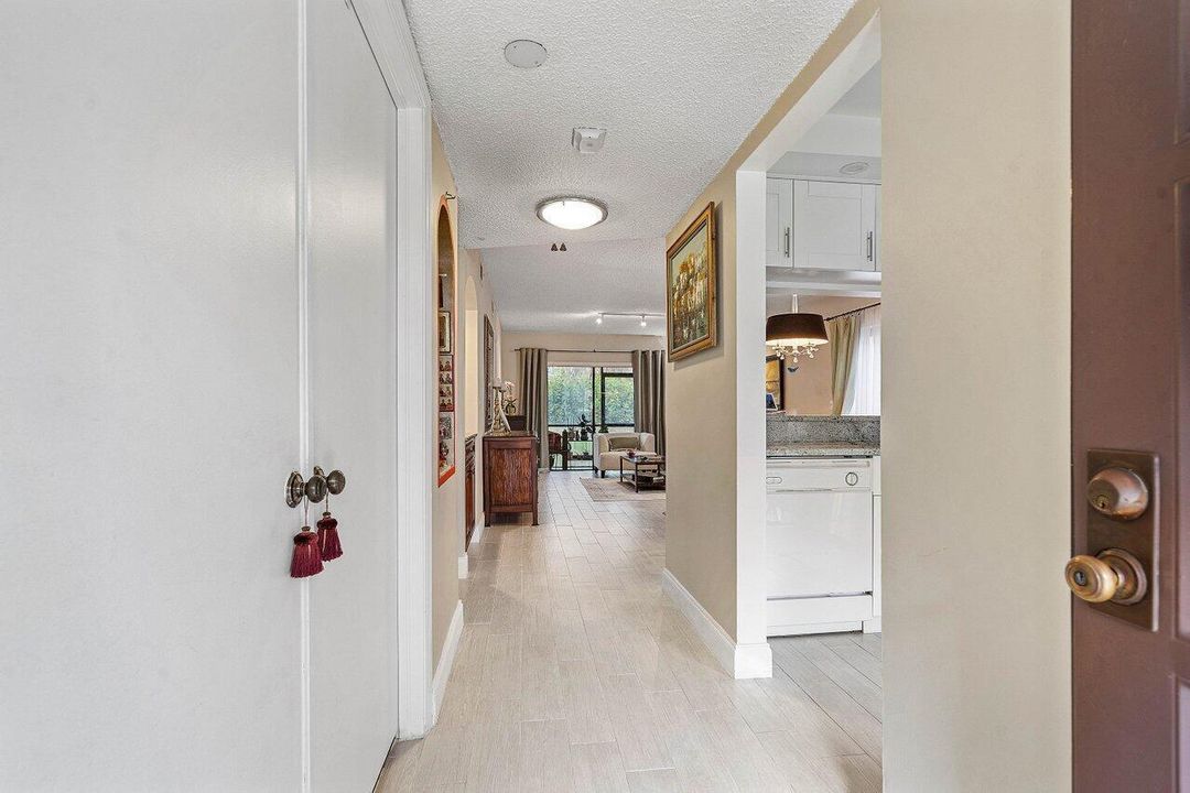 008-5200EastClubCircle-106-BocaRaton-FL-