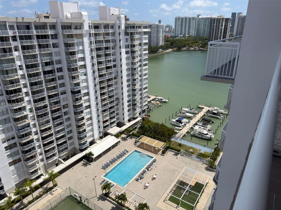 For Sale: $474,900 (2 beds, 2 baths, 1565 Square Feet)