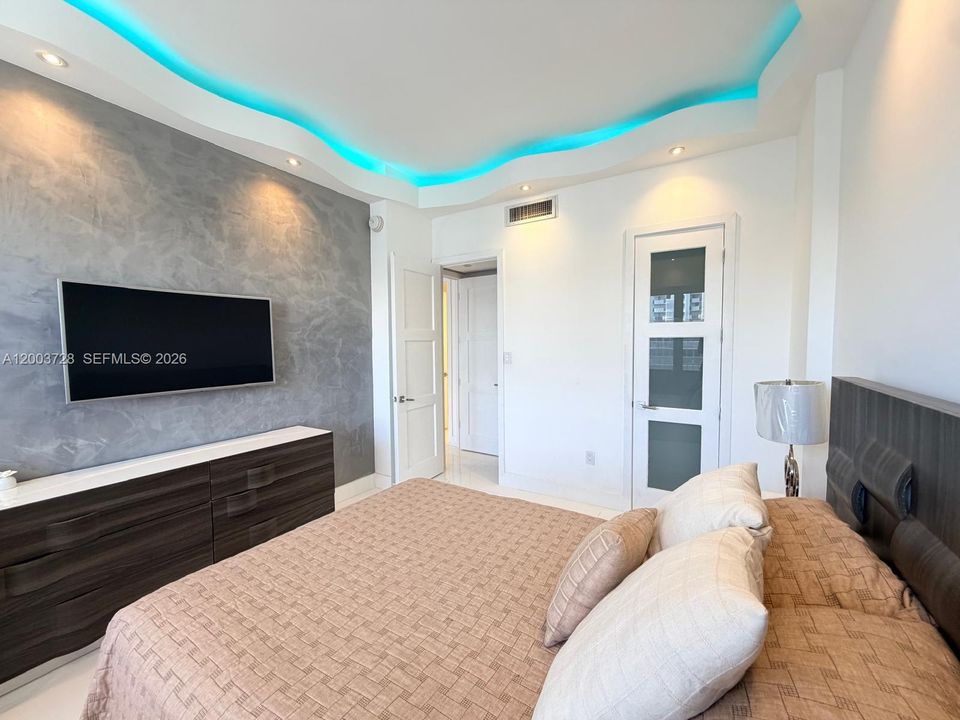 For Sale: $474,900 (2 beds, 2 baths, 1565 Square Feet)