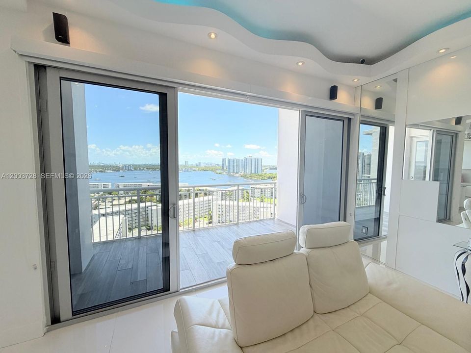 For Sale: $474,900 (2 beds, 2 baths, 1565 Square Feet)