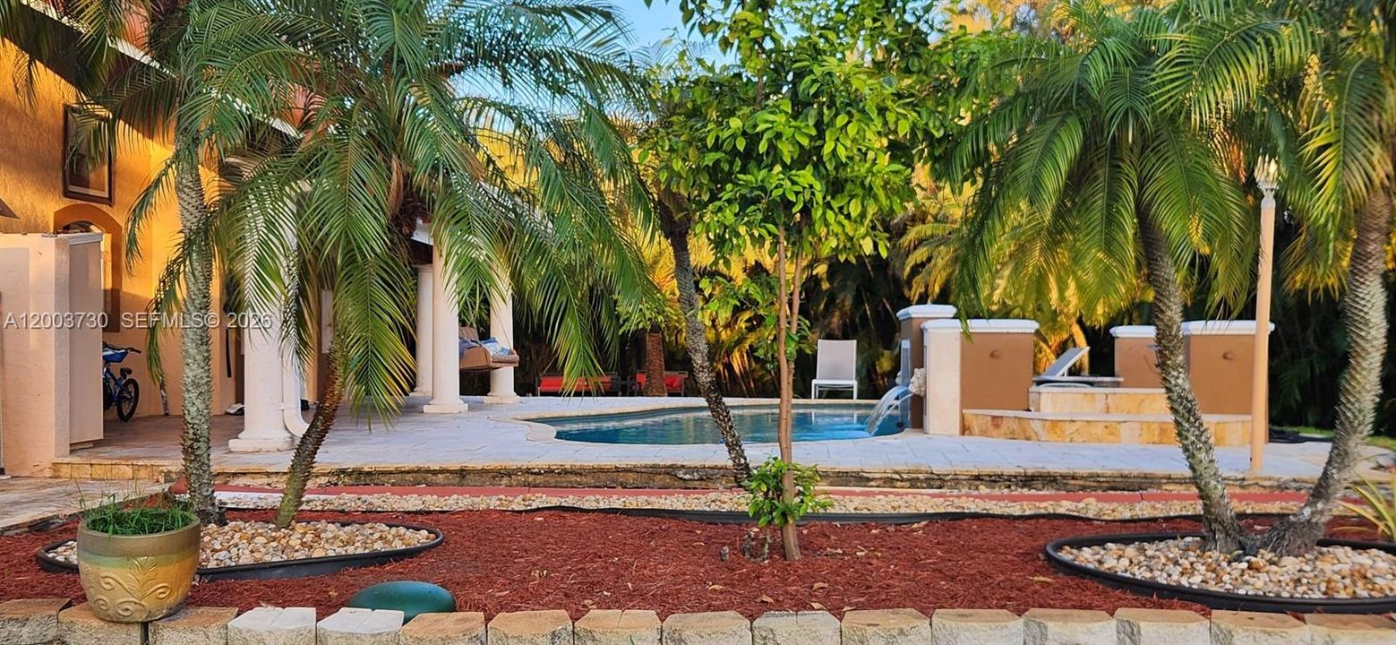 En Venta: $1,499,000 (5 camas, 3 baños, 3526 Pies cuadrados)