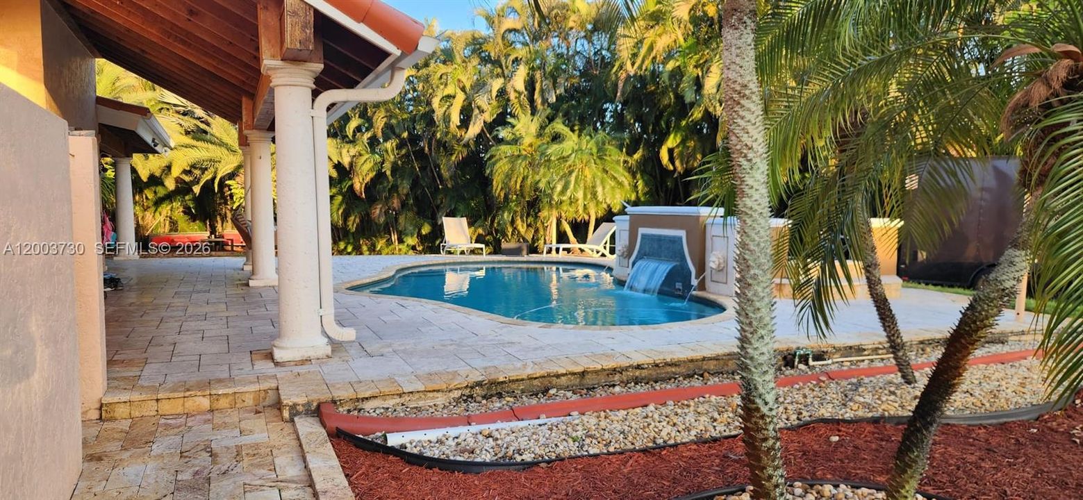 En Venta: $1,499,000 (5 camas, 3 baños, 3526 Pies cuadrados)