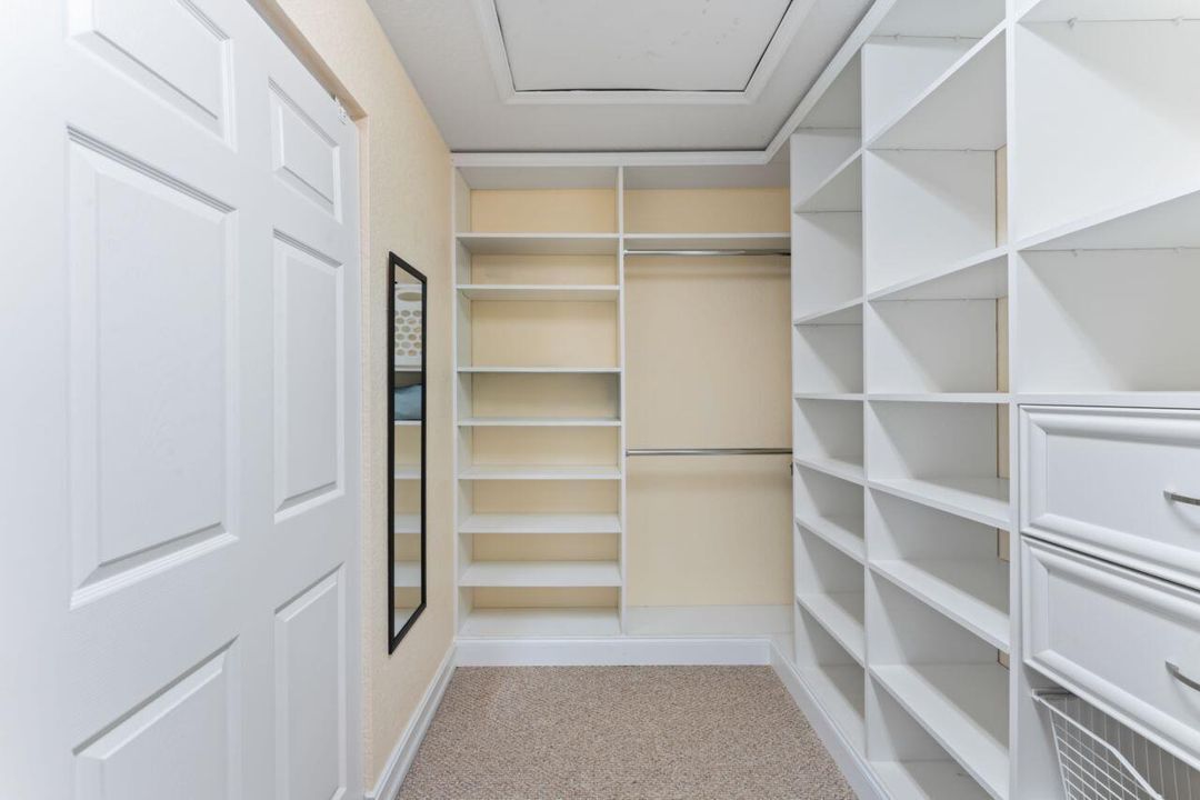 primary walkin closet