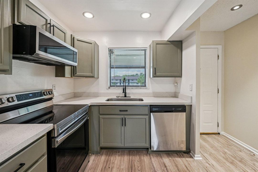 12-web-or-mls-Shakerwood Cir 203-S1804-0