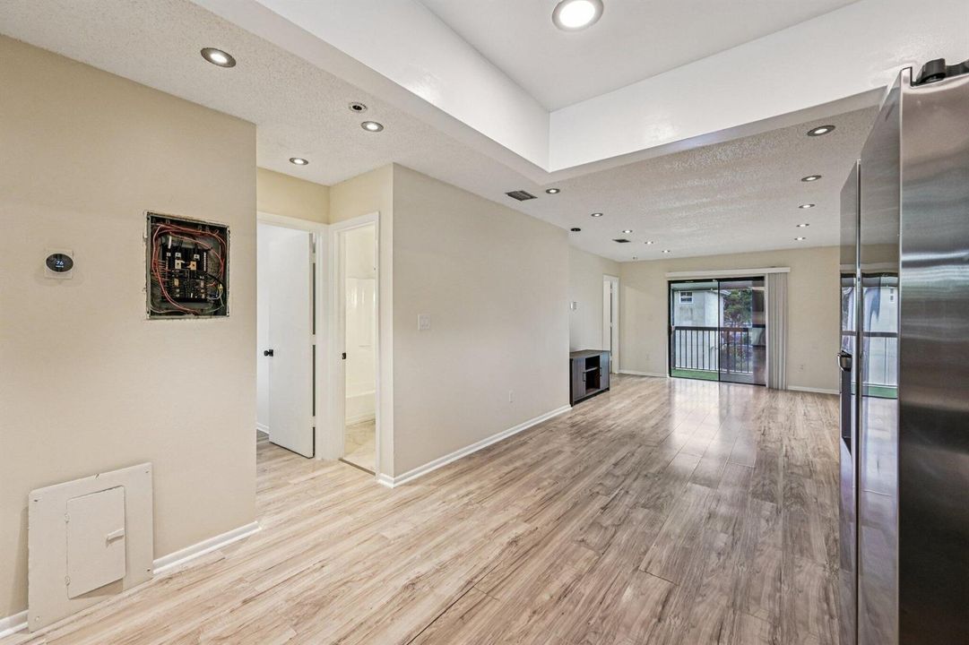 14-web-or-mls-Shakerwood Cir 203-S1804-0