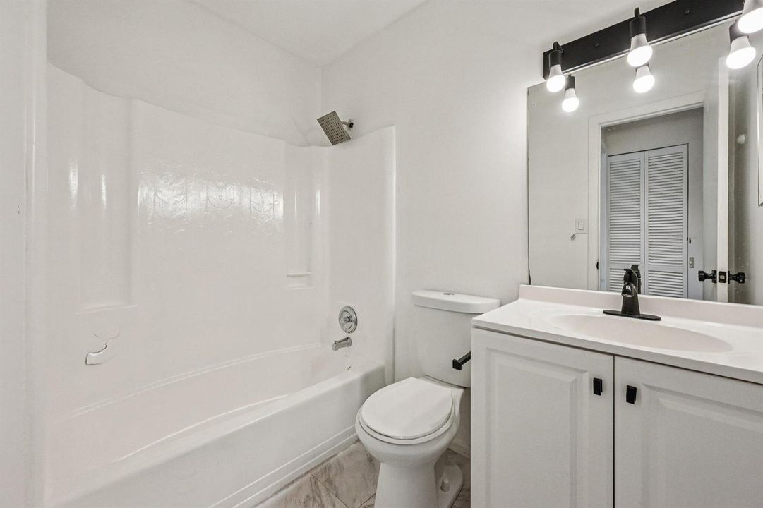 18-web-or-mls-Shakerwood Cir 203-S1804-0