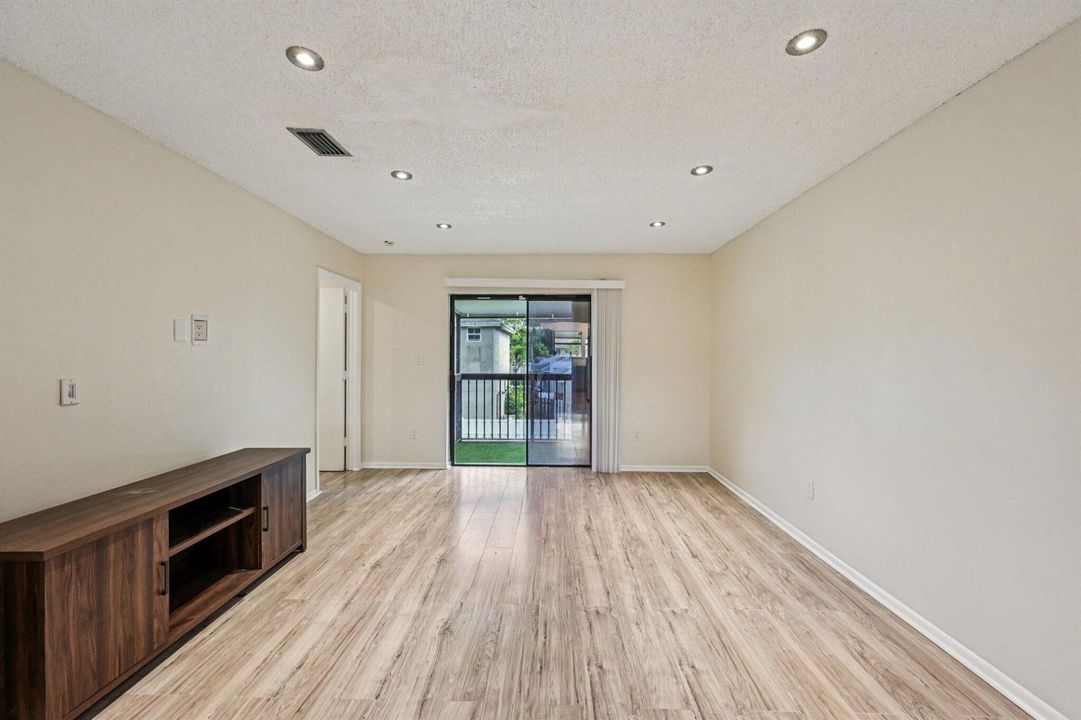 9-web-or-mls-Shakerwood Cir 203-S1804-00