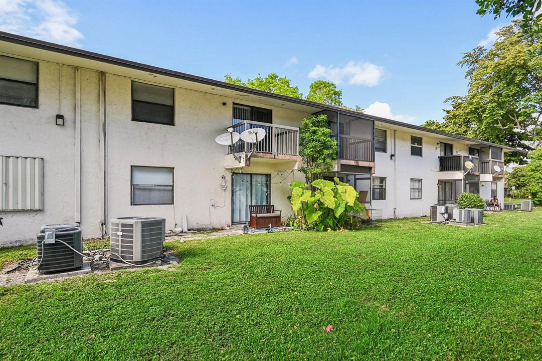 30-web-or-mls-Shakerwood Cir 203-S1804-0