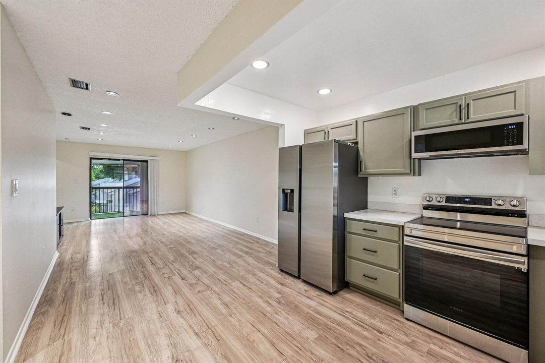 15-web-or-mls-Shakerwood Cir 203-S1804-0