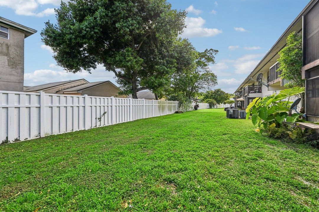 29-web-or-mls-Shakerwood Cir 203-S1804-0