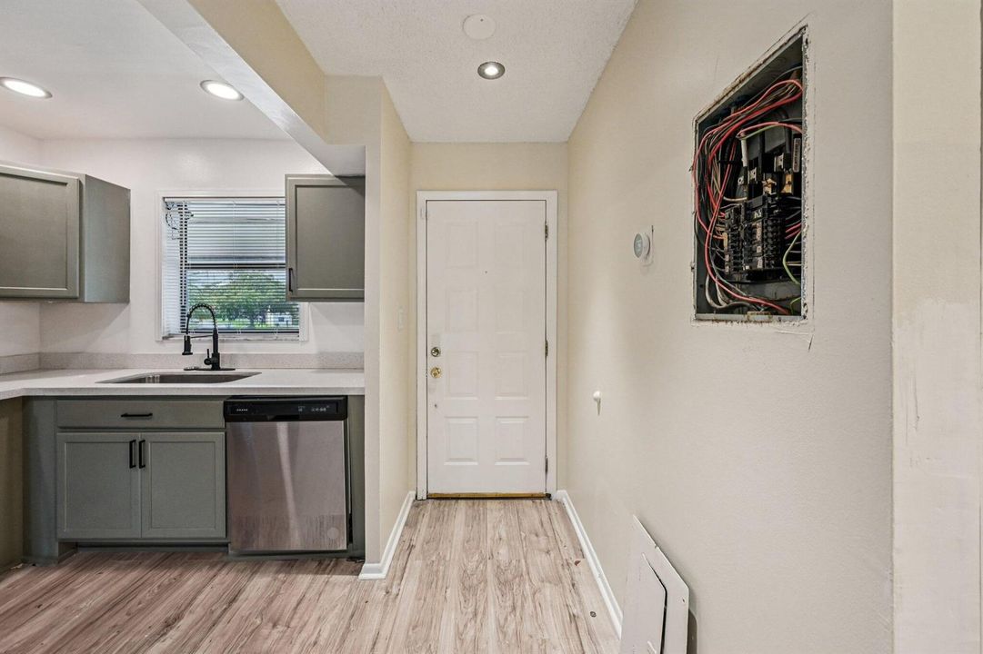 10-web-or-mls-Shakerwood Cir 203-S1804-0