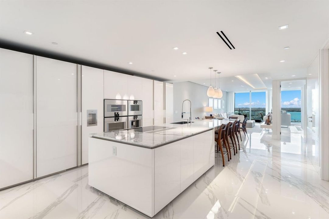 23_10201 Collins Ave_1oakstudio_14