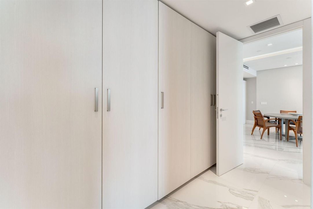 36_10201 Collins Ave_1oakstudio_19