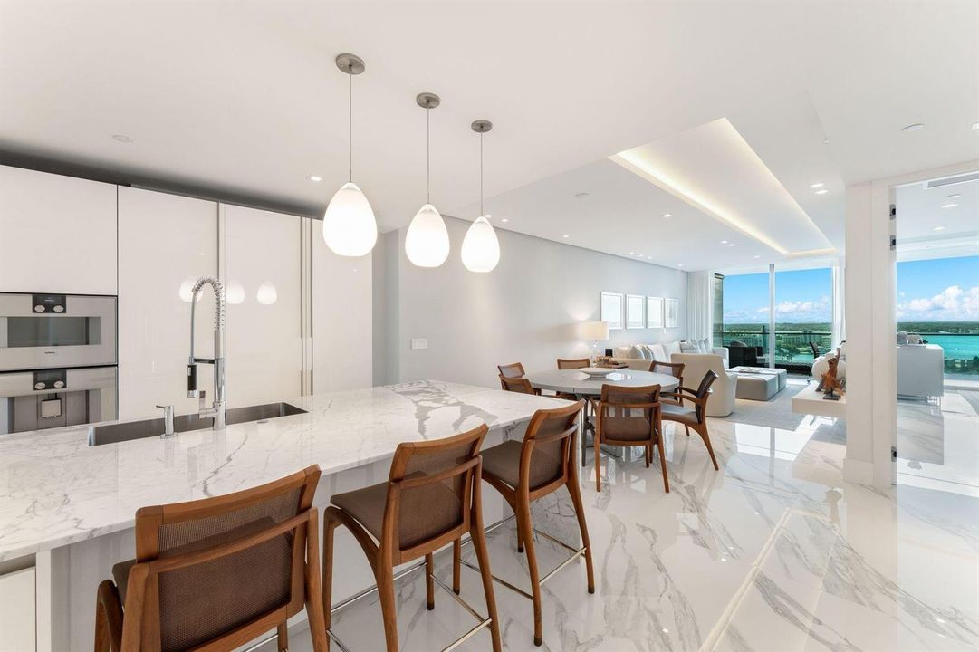 24_10201 Collins Ave_1oakstudio_15