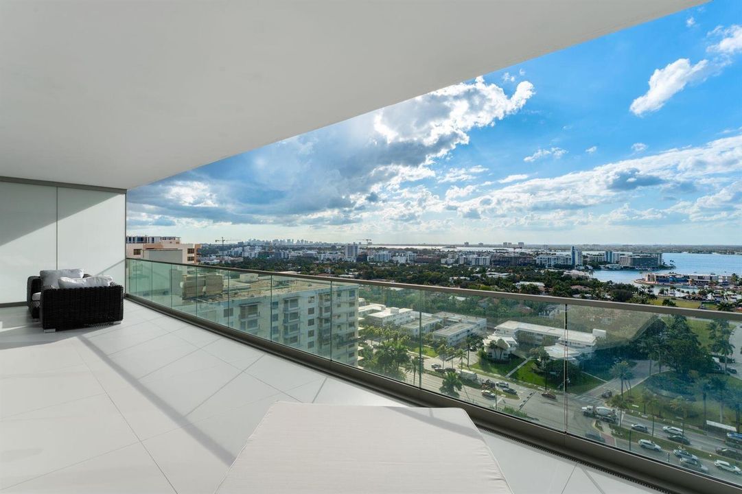 30_10201 Collins Ave_1oakstudio_43