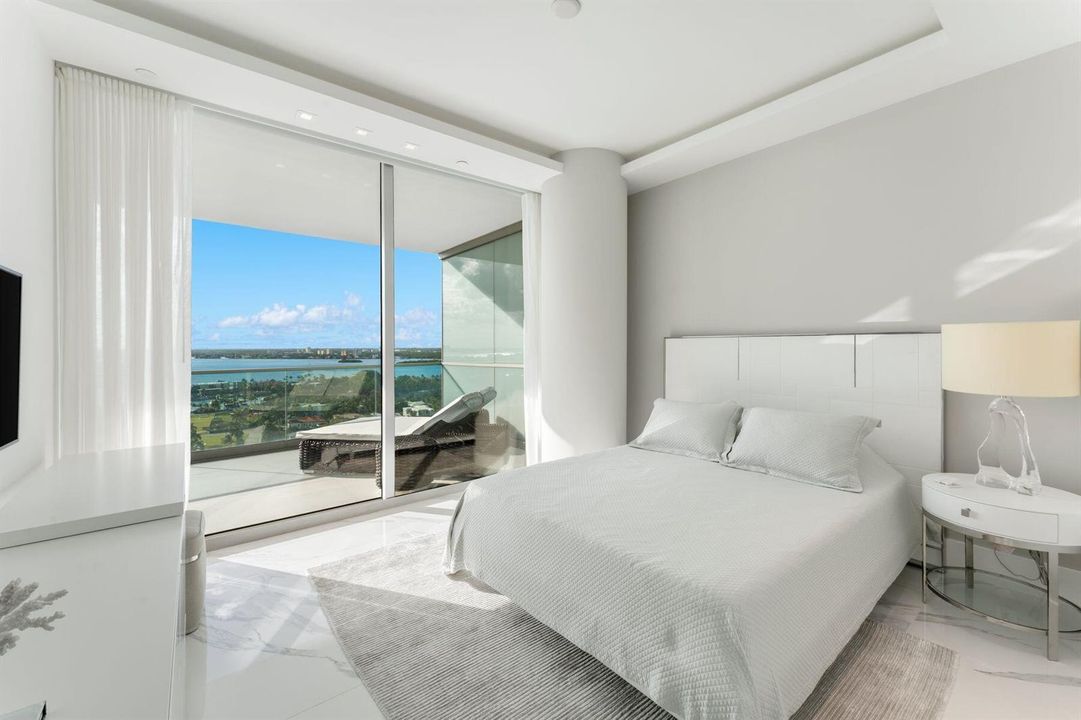 37_10201 Collins Ave_1oakstudio_31