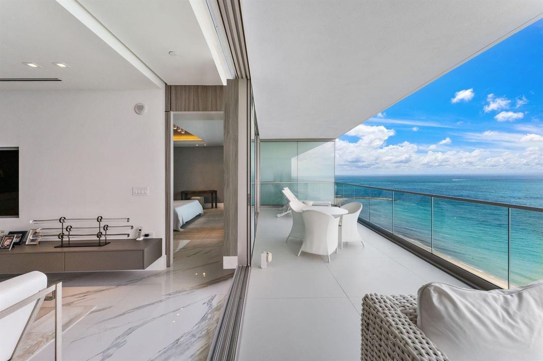 15_10201 Collins Ave_1oakstudio_34