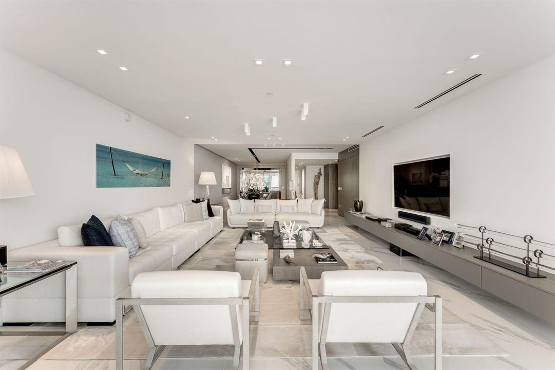 04_10201 Collins Ave_1oakstudio_06