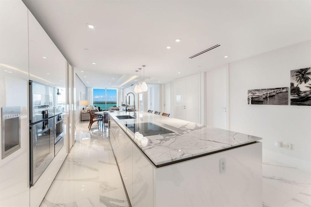 25_10201 Collins Ave_1oakstudio_13