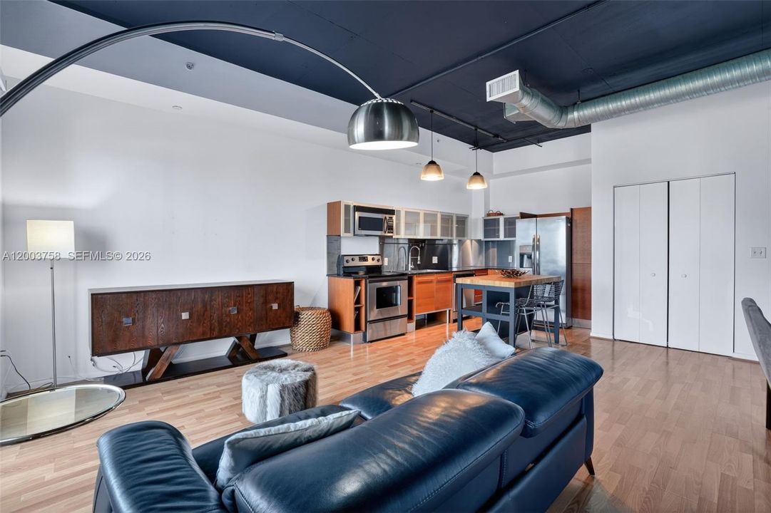 En Venta: $275,000 (1 camas, 1 baños, 696 Pies cuadrados)