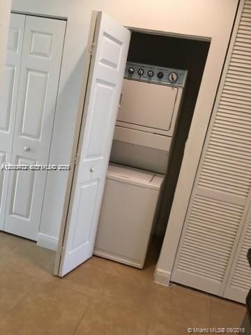 Activo con contrato: $2,350 (2 camas, 2 baños, 1040 Pies cuadrados)
