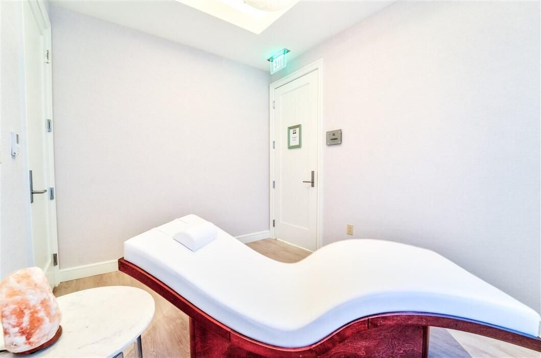 MASSAGE STUDIO